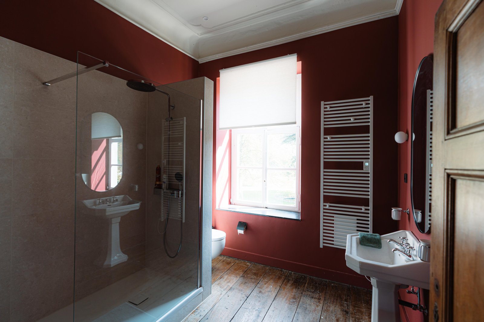 Salle de bain rouge